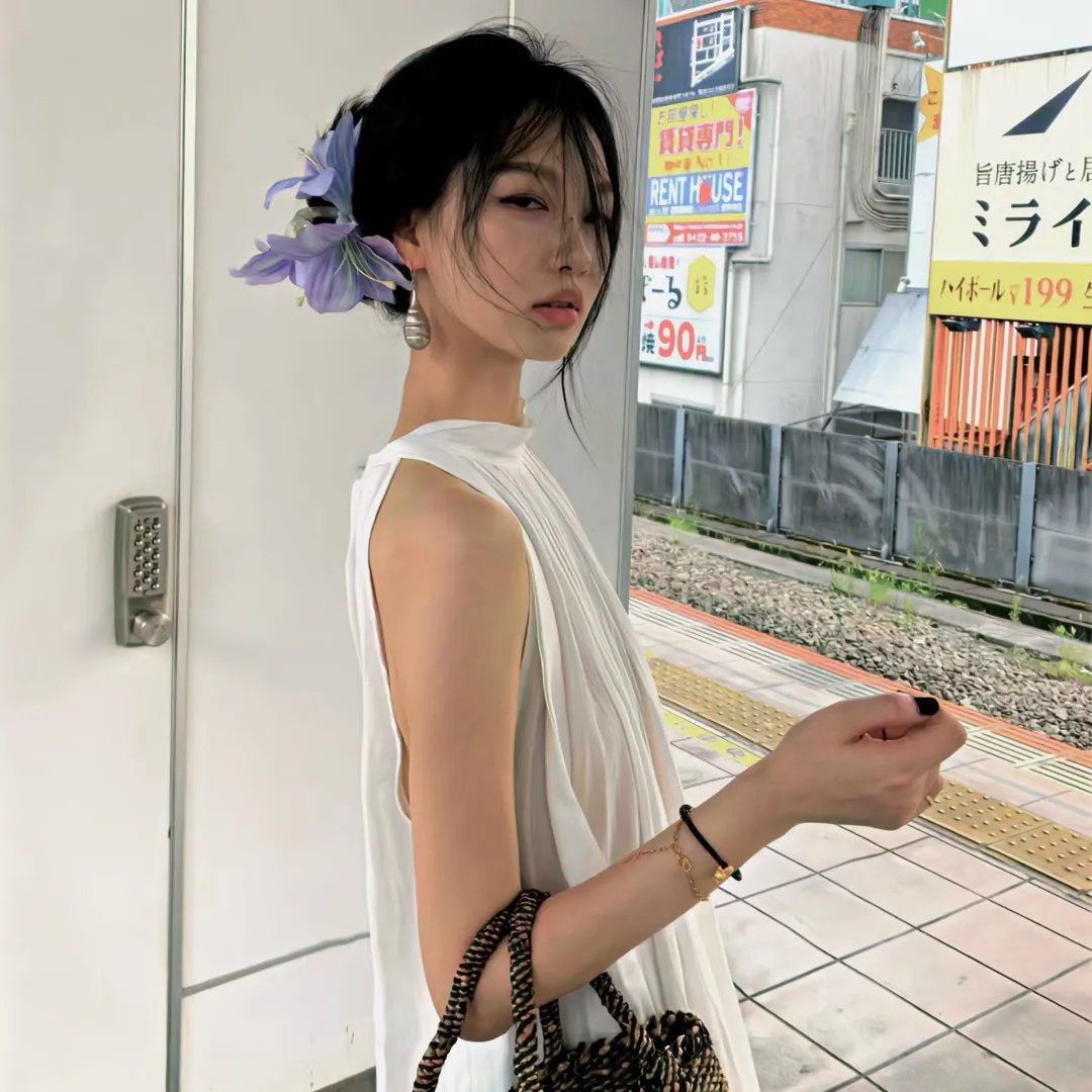 潇洒佳人淡淡妆